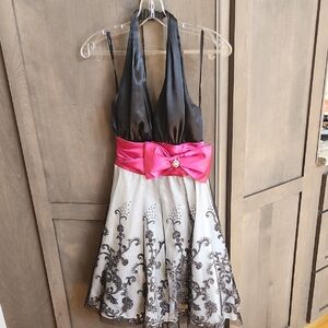 B. Darlin Black Satin Dress Label Close-Up